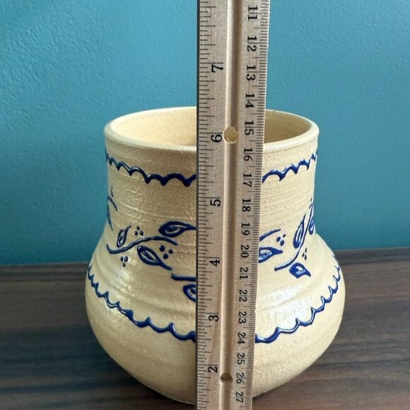 Vintage Studio Pottery Vase Off White Blue Flower Signed Tori Henry Chubby - Picture 9 of 11